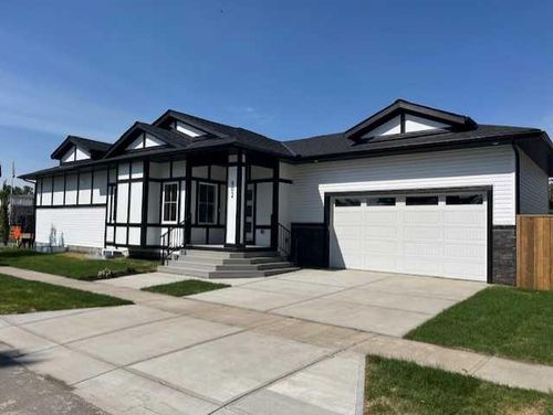 902 Macleod Trail Sw, High River, AB, T1V1C1 | Card Image