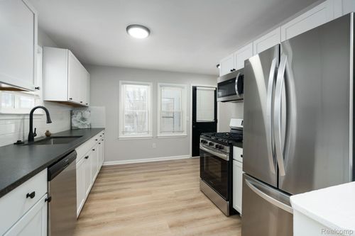 76 Scott Lake Rd, Waterford, MI, 48328-3144 | Card Image