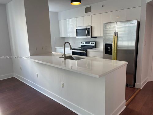 1102-1155 Brickell Bay Dr, Miami, FL, 33131-2983 | Card Image