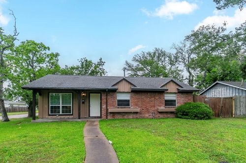 7150 Edgemoor Dr, Houston, TX, 77074-3435 | Card Image
