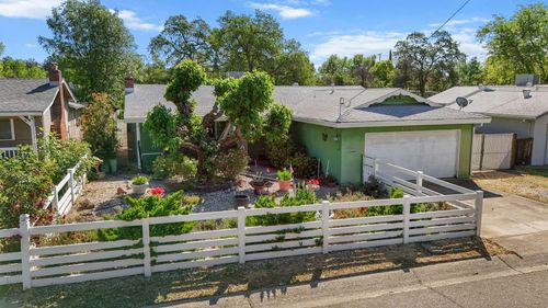 2631 Alfreda Way, Redding, CA, 96002-1133 | Card Image