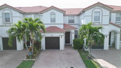 7822 Nw 109th Path, Townhouse with 3 bedrooms, 2 bathrooms and null parking in Doral FL | Image 1