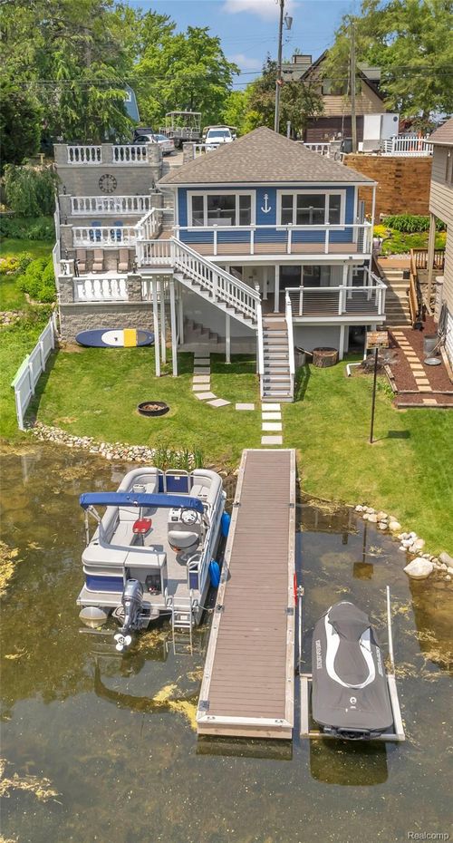 533 Bellevue Ave, Lake Orion, MI, 48362-2714 | Card Image