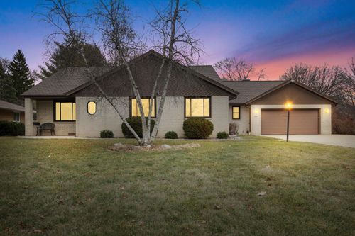 4916 S 82nd St, Greenfield, WI, 53220 | Card Image