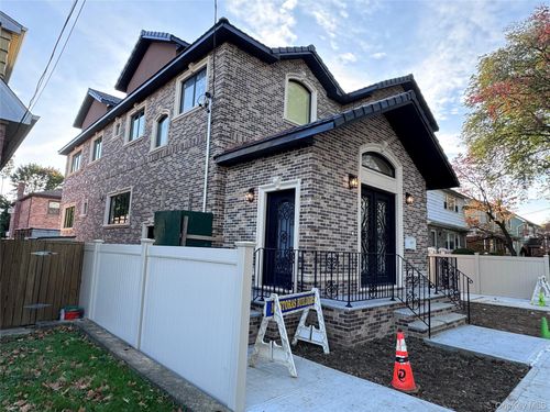 17 201st St, Bayside, NY, 11360-1018 | Card Image