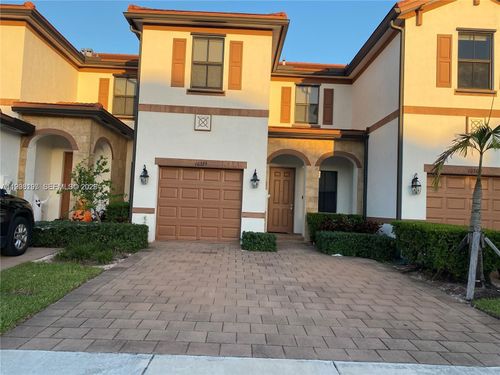 10323-10323 W 34th Ln, Hialeah, FL, 33018-2096 | Card Image