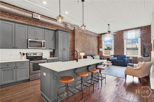 3016-310 W Broughton St, savannah, GA, 31401-3216 | Card Image