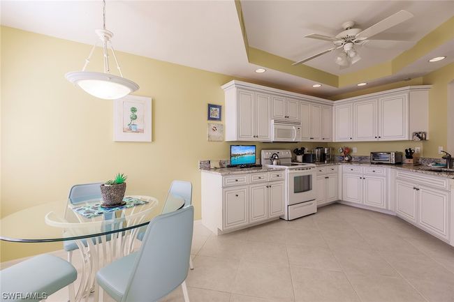 C-302 - 7048 Pelican Bay Boulevard, Condo with 2 bedrooms, 2 bathrooms and null parking in NAPLES FL | Image 8