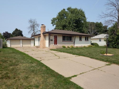 6231 Quail Ave N, Brooklyn Center, MN, 55429-2349 | Card Image
