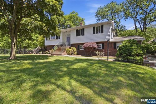 2 Grey Ter, Woodland Park, NJ, 07424-2903 | Card Image