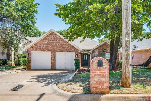 1521 Morrison Dr, Fort Worth, TX, 76112-3764 | Card Image
