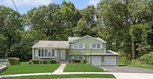 18 Ravine Ct, Clifton, NJ, 07013-1417 | Card Image