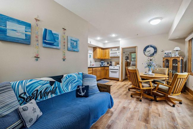 guest living area | Image 44