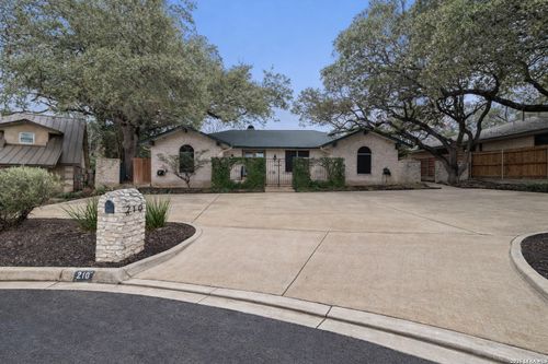 210 Chattington Ct, Castle Hills, TX, 78213-2611 | Card Image