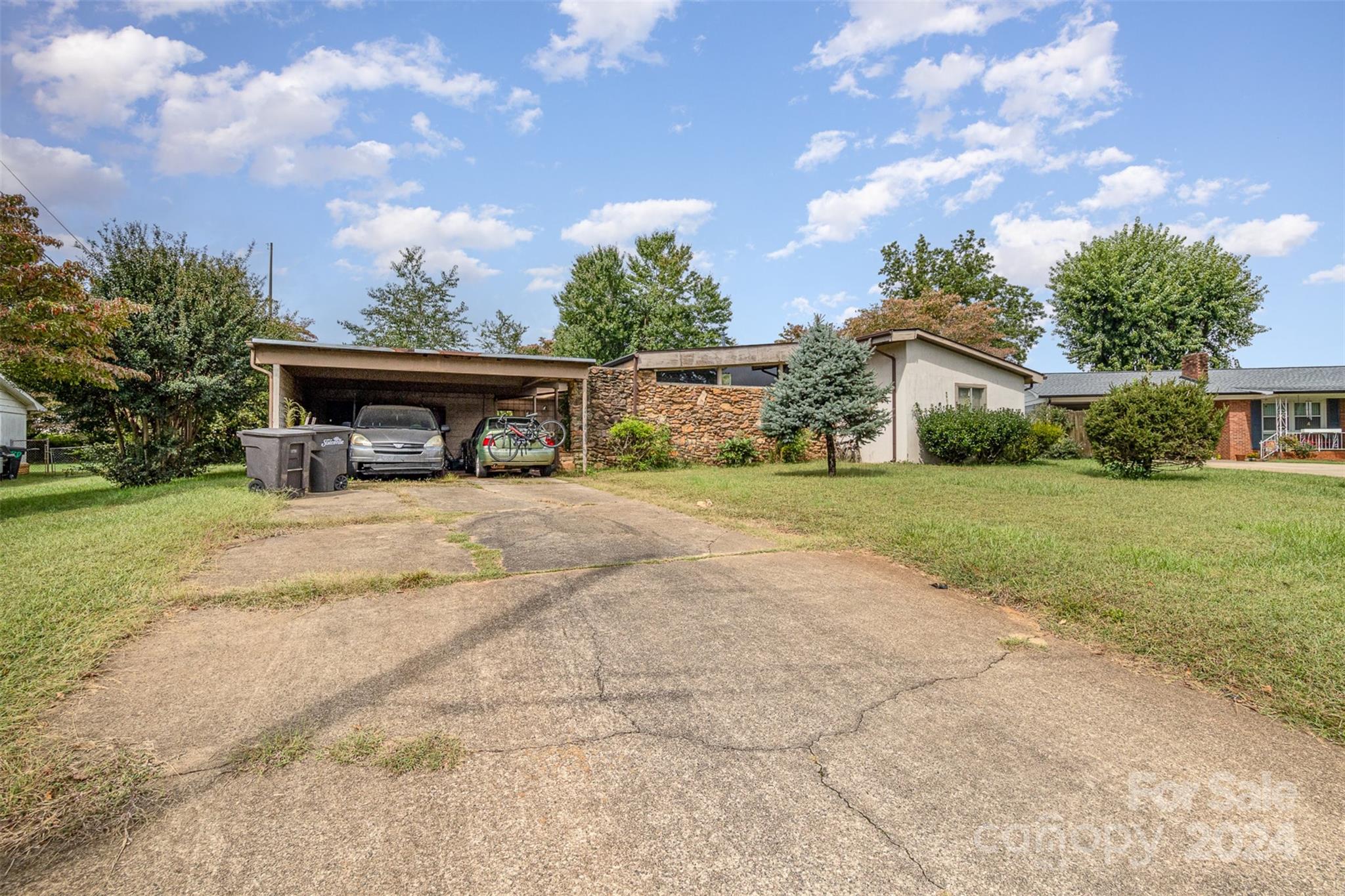 Thomas St, Statesville, NC 28677