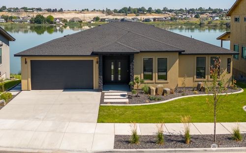 1405 W Lakeside Dr, Moses Lake, WA, 98837-2054 | Card Image