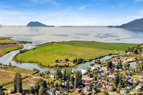 5544 Smith Rd, Bow, WA, 98232-9243 | Card Image