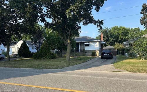 11 James Ave, Brantford, ON, N3S6Y2 | Card Image