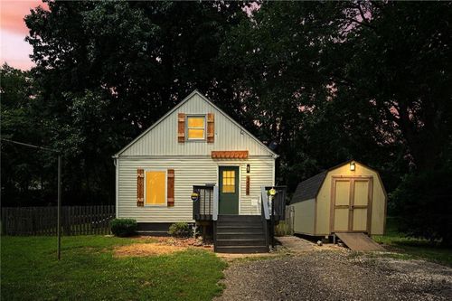1324 S Emery Ave, Independence, MO, 64055-1524 | Card Image