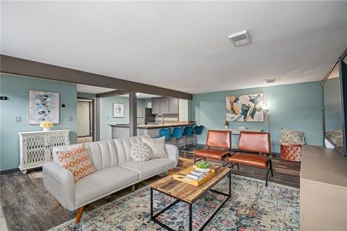 apt-e-435 W 104th St, Kansas City, MO, 64114-4631 | Card Image