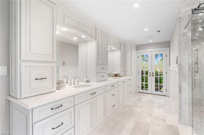 Primary Luxury Bathroom | Image 27