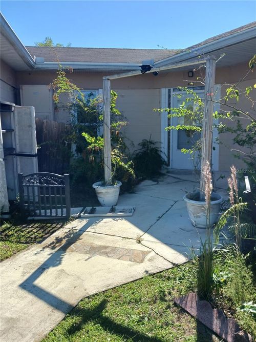 417 Club Cir, LAKESHORE, FL, 33854-1203 | Card Image