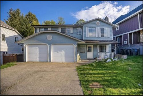 13518 64a Ave, Surrey, BC, V3W9H7 | Card Image