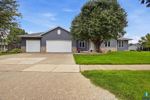 7216 S Redstone Ave, Sioux Falls, SD, 57108-1505 | Card Image