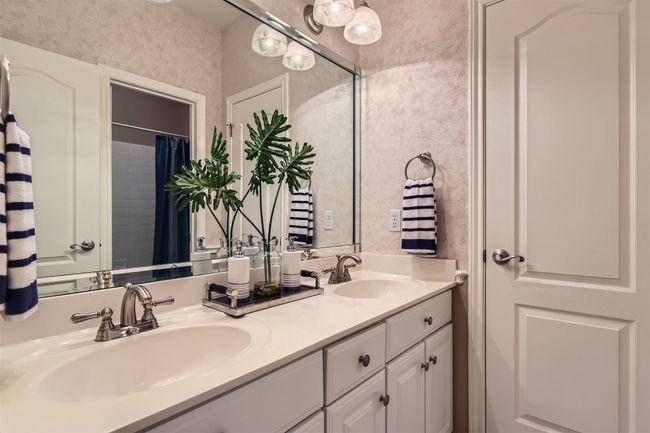 Full bath to service the three secondary bedrooms | Image 23