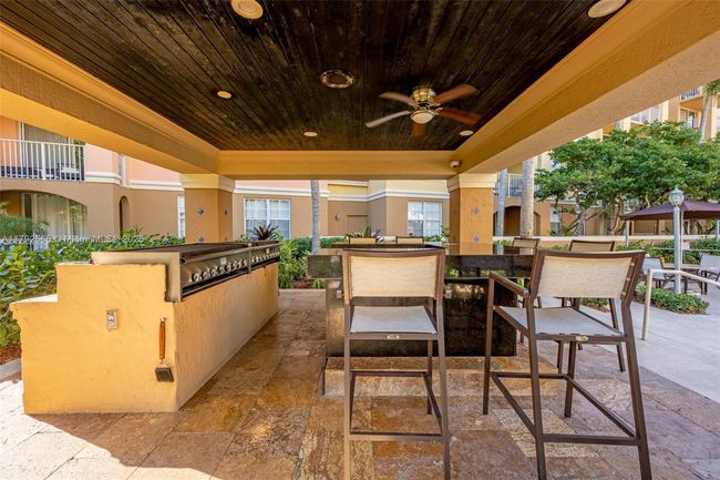 1406 - 19999 E Country Club Dr, Condo with 2 bedrooms, 2 bathrooms and null parking in Aventura FL | Image 32