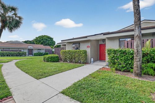 211 Meadows Dr, Boynton Beach, FL, 33436-9140 | Card Image