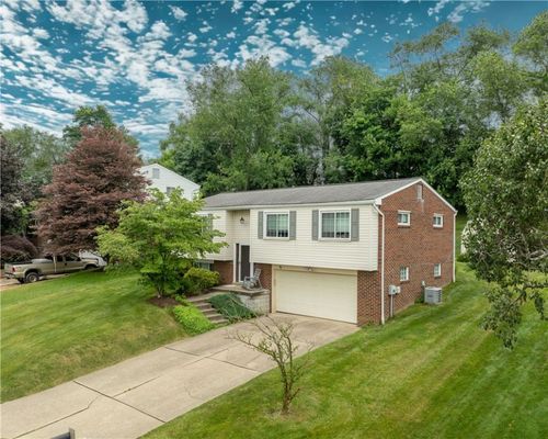 43 Dover Rd, Irwin, PA, 15642-9137 | Card Image