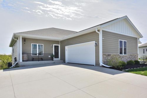 1358 Scenic Pointe Court, Hartford, WI, 53027 | Card Image