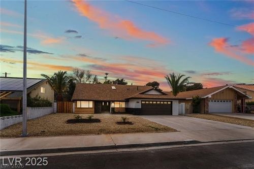 3409 El Cortez Ave, Las Vegas, NV, 89102-3909 | Card Image