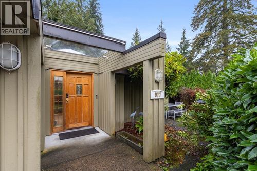977 Belvedere Dr, North Vancouver, BC, V7R2C2 | Card Image