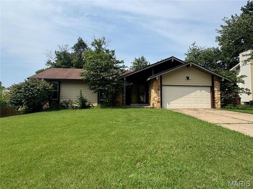 7 Armitage Dr, Saint Peters, MO, 63376-3139 | Card Image