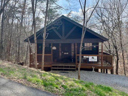 1520 Ski View Ln, Sevierville, TN, 37876-4904 | Card Image