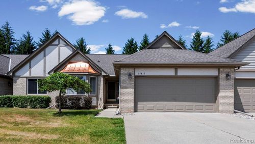 15437 Pebble Pointe Dr, Clinton Twp, MI, 48038-5130 | Card Image