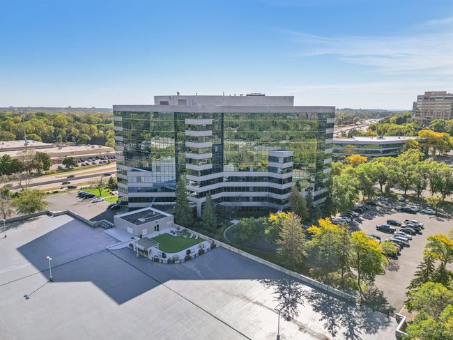 UNIT-304 - 5601 Smetana Dr, Condo with 2 bedrooms, 2 bathrooms and null parking in Minnetonka MN | Image 17
