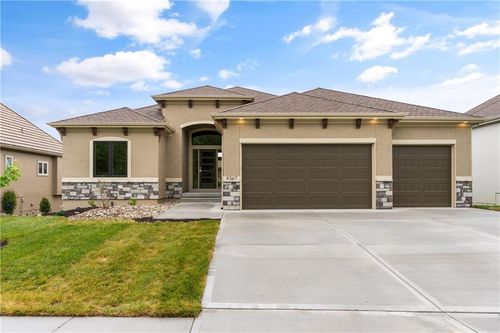 4367 Ne Hideaway Dr, Lee's Summit, MO, 64064-7400 | Card Image