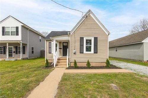 208 Raleigh Ave, Suffolk, VA, 23434-5435 | Card Image