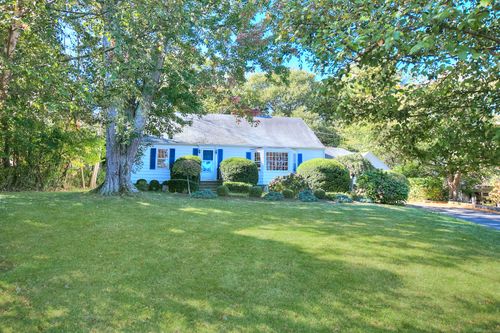 33 Burnham Hl, Westport, CT, 06880-6607 | Card Image