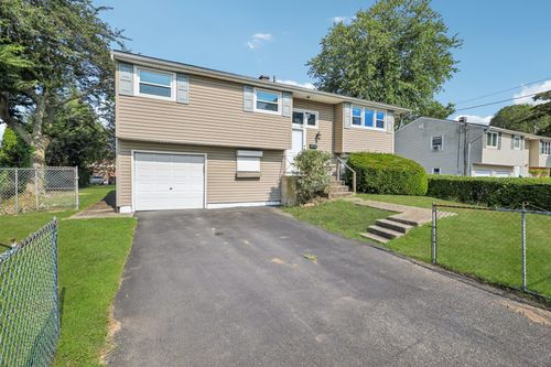 47 Owens St, Brentwood, NY, 11717-6620 | Card Image
