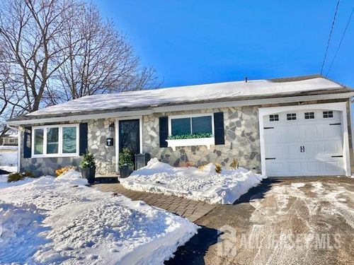 8 Willow Ct, Parlin, NJ, 08859-1127 | Card Image