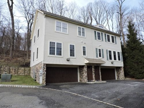 8 Entrance Ave, Morristown, NJ, 07960-5157 | Card Image