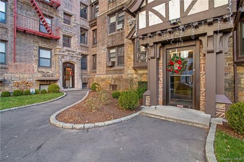 4e-250 Martine Ave, White Plains, NY, 10601-3410 | Card Image
