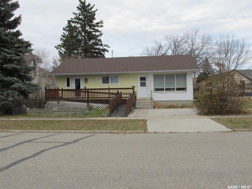 311 1st St W, Nipawin, SK, S0E1E0 | Card Image