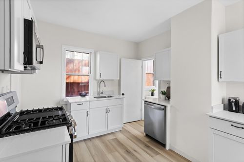 676 York Ave, Saint Paul, MN, 55106-3726 | Card Image