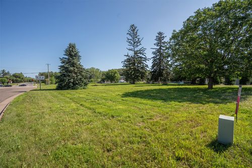 2364 Saint Andrews Dr, Altoona, WI, 54720-2242 | Card Image