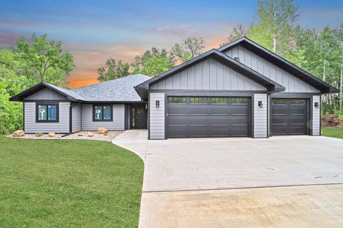 16 Deblock Dr, Crosby, MN, 56441-1001 | Card Image